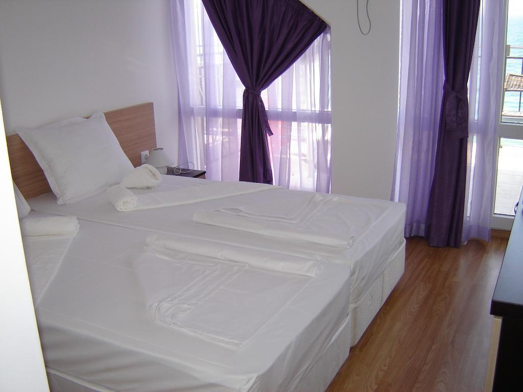 Villa Lazuren Bryag 2 チェルノモレツ 部屋 写真